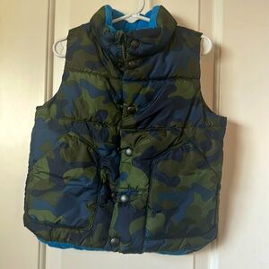 Kids Gap Camo Puffer Vest Size 4